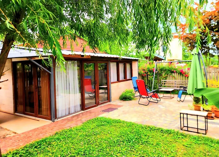 House & Yard Sesil M 110M To Beach Kaprovani